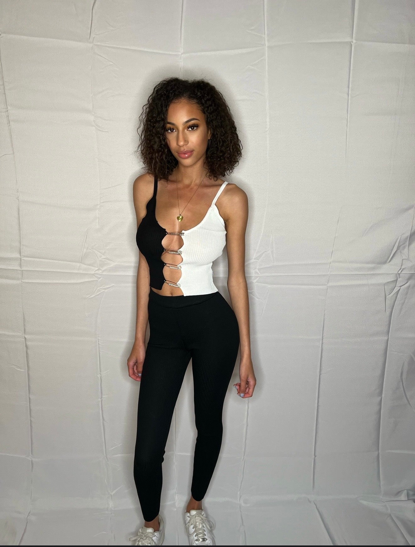 Black and white set