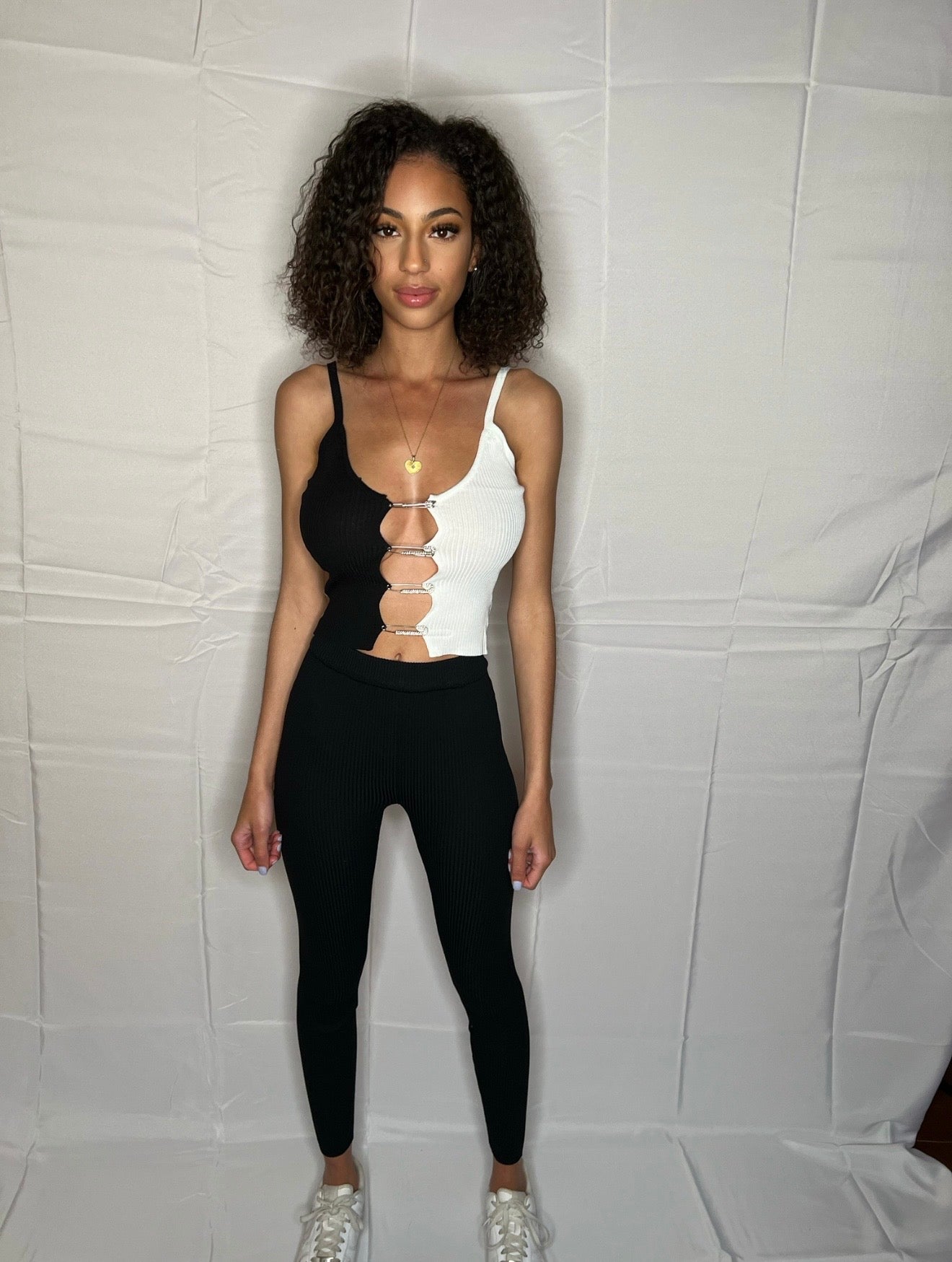 Black and white set