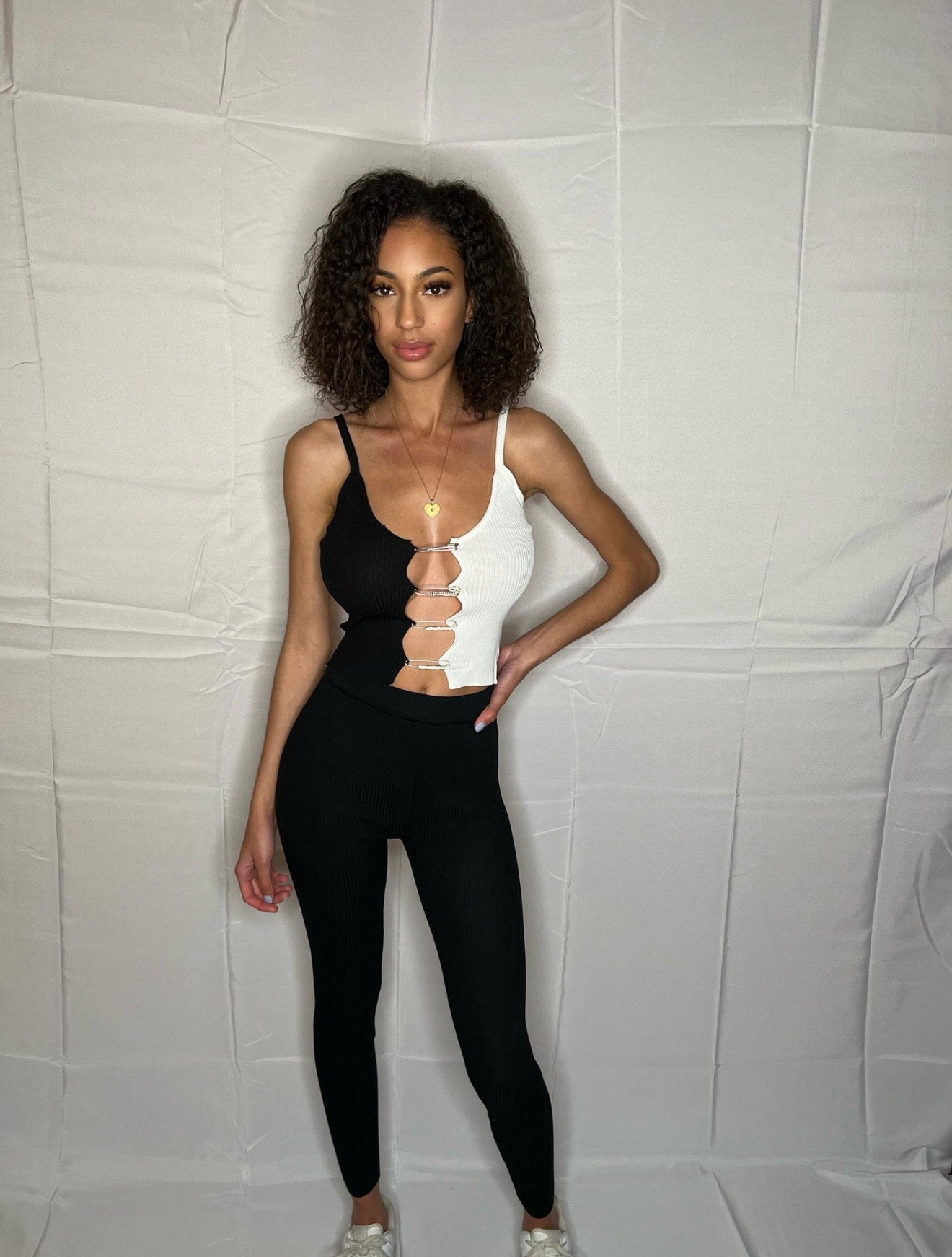 Black and white set